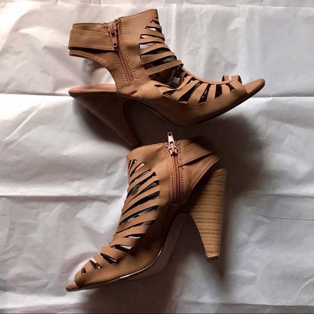 Strappy heels sandals size 7
